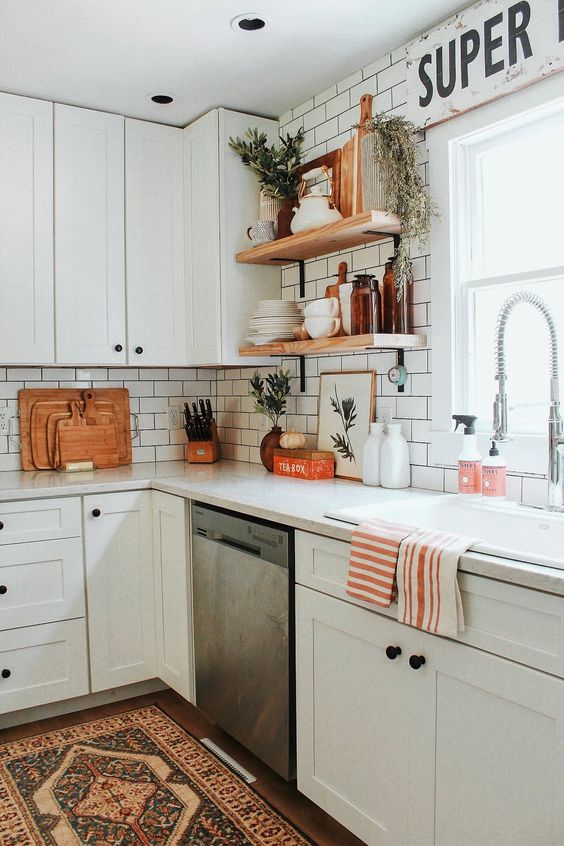 چگونه دیوار آشپزخانه را با ایده های جالب و خلاقانه تزیین کنیم؟