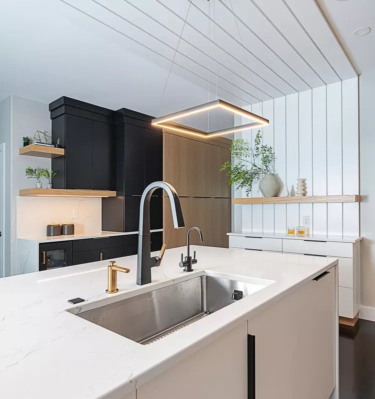 چگونه آشپزخانه کوچک خود را بزرگتر و دلبازتر نشان دهیم؟ 